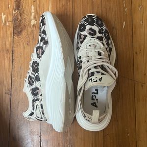 APL Streamline Running Sneakers